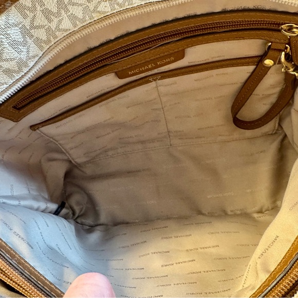 Michael Kors Cream and Tan Large Jet Set Signature Monogram Tote - Picture 8 of 11